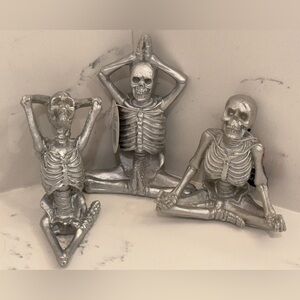 NWT Set of 3 Silver Yoga Posed Decorative Halloween Table Top Resin Skeletons